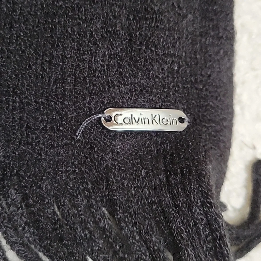 CALVIN KLEIN NWT BLACK SCARF WITH FRINGES